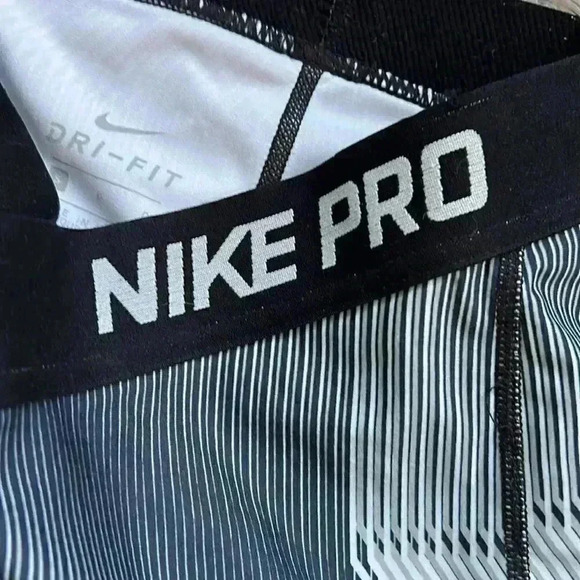 🌸4/$30🌸nike |  DRI Patterned Crop Leggings - Picture 6 of 11